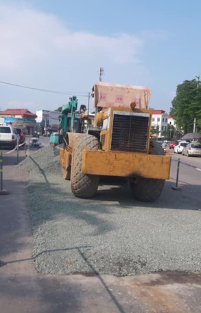 Thi công cào bóc mặt đường 