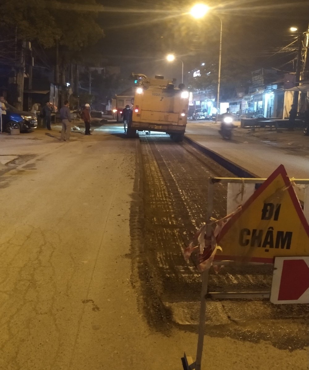 THI CÔNG CÀO BÓC MẶT ĐƯỜNG CŨ – QL21B – HÀ NỘI 